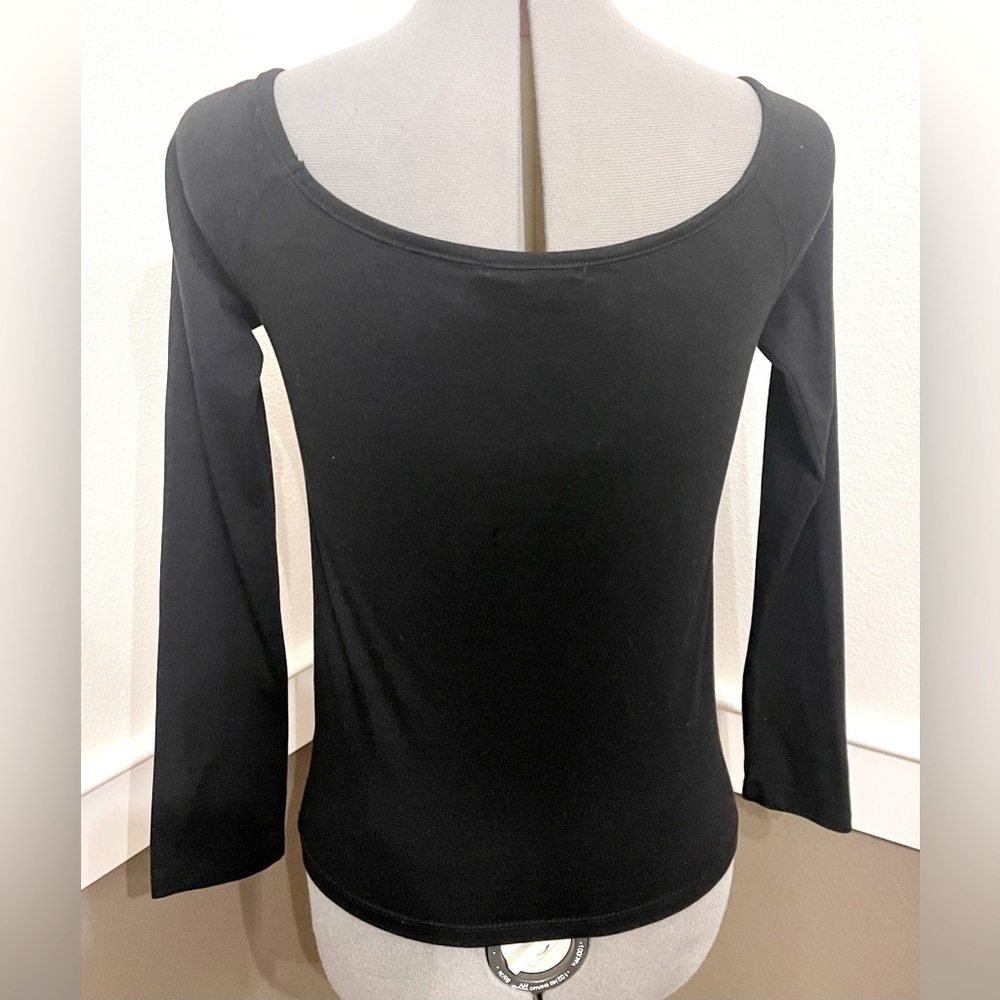 Active USA Scoop Neck Fitted Long Sleeve Top Size M Black Criss Cross NWOT - Picture 3 of 8